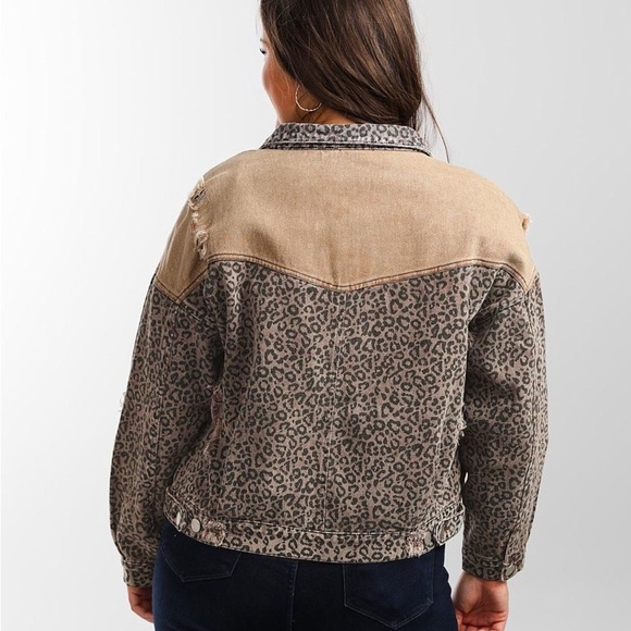 HYFVE Gray Leopard Print Jean Jacket - Picture 6 of 7